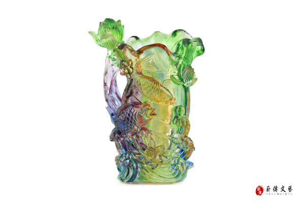 魚戲荷間小花瓶